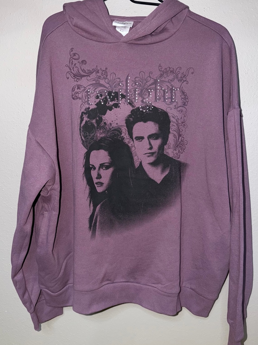 Twilight purple hoodie with graphic of Edward and Bella , size L